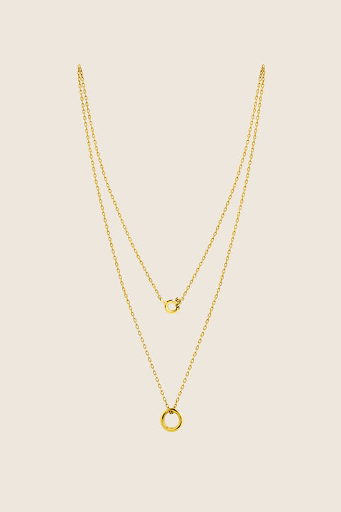 A minimalist necklace featuring a small circular pendant symbolizing balance and harmony. With a 10 mm pendant suspended on a 40 cm silver chain, it offers a delicate, understated accent ideal for everyday wear. A timeless talisman designed to complement any look. Discover refined simplicity by UMIAR jewelry.