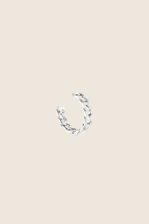 A statement ear cuff inspired by the texture of a bold men’s chain. With a 25 mm diameter, it brings a strong, modern edge to any outfit, adding character and style without the need for piercing. Discover expressive design and confident elegance by UMIAR jewelry.