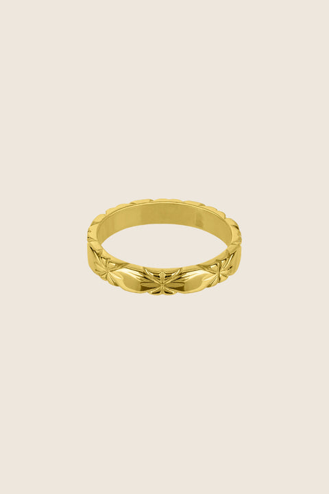 An elegant band ring with an embossed star motif, designed for lovers of minimalist forms and cosmic inspiration. With a 3 mm height, it offers subtle character and pairs perfectly with textured bands like DORSA or CRATER. A refined everyday piece with a celestial touch. Discover understated design by UMIAR jewelry.