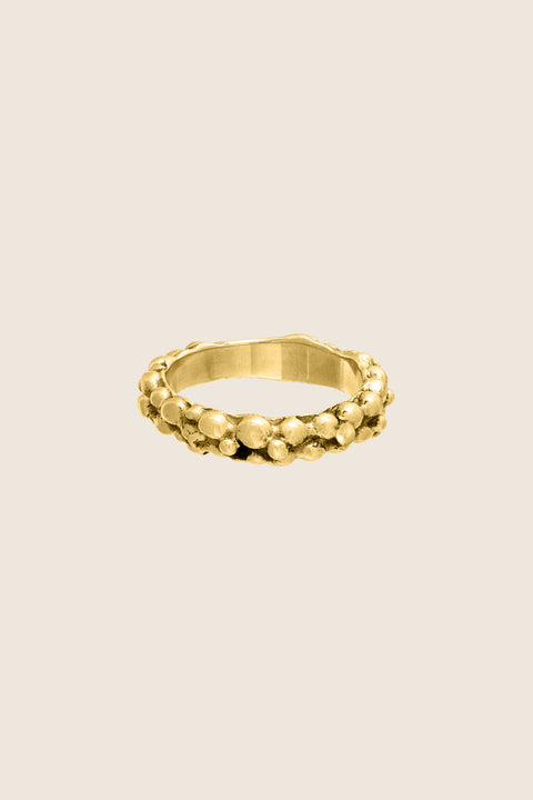 A textured band ring inspired by the sculptural surface of the moon, featuring a granulated, speckled silver finish. Elegant yet subtle, it complements both organic and minimalist jewelry styles. A distinctive everyday piece with a refined, celestial edge. Discover lunar-inspired design by UMIAR jewelry.