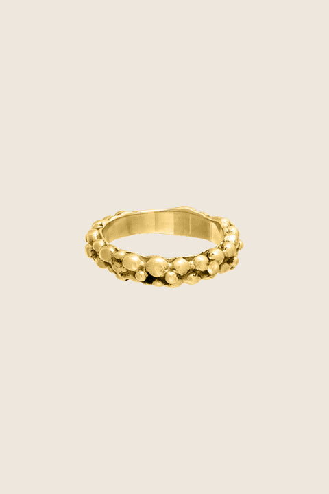 A textured band ring inspired by the sculptural surface of the moon, featuring a granulated, speckled silver finish. Elegant yet subtle, it complements both organic and minimalist jewelry styles. A distinctive everyday piece with a refined edge. Discover lunar-inspired design by UMIAR jewelry.