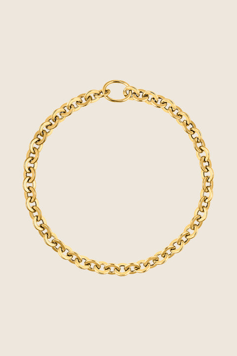 A bold chain necklace featuring elliptical, rounded links and an adjustable 42 cm length. Decorative yet modern, it works beautifully for everyday styling and special occasions. The round clasp can be worn at the front, offering creative freedom and a distinctive finish. Discover expressive elegance by UMIAR jewelry.