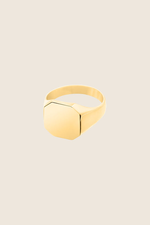 A minimalist square signet ring with softly cut corners and a smooth, polished finish. Designed as a unisex piece, it combines modern simplicity with timeless elegance. Featuring a 12 × 12 mm face, it is a refined everyday accessory for those who value clean, contemporary design. Discover understated sophistication by UMIAR jewelry.