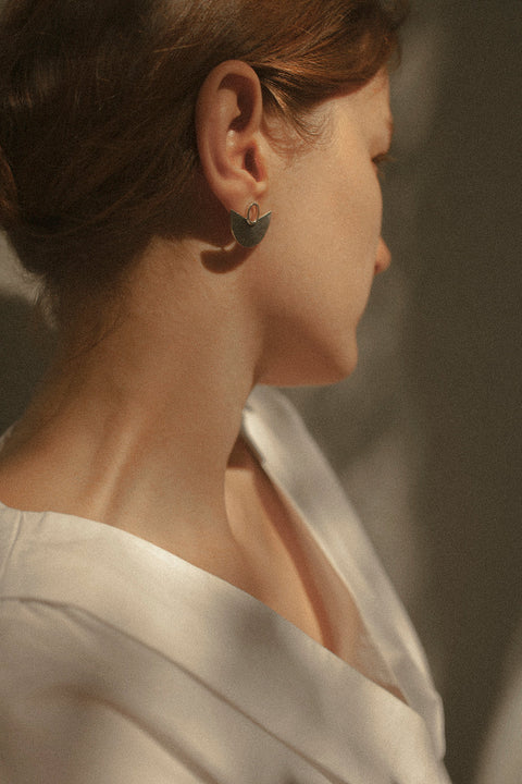 Stud earrings inspired by the rich culture of South America, handcrafted from sterling silver or 24k gold-plated silver. Part of the ESTAS collection, they celebrate nature, exotic travel, and the free-spirited energy of the modern nomad. Discover adventurous elegance by UMIAR jewelry.