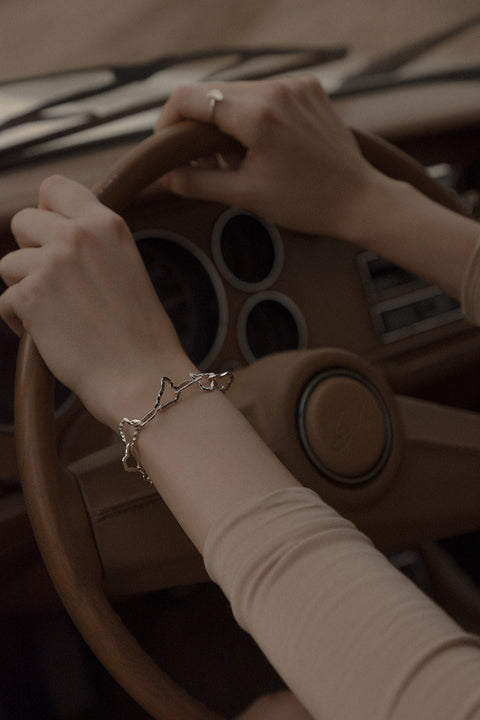 A multidimensional bracelet from the CAPRI collection by UMIAR jewellery, inspired by the contours of Monte Solaro — the highest peak of Capri. Handcrafted links adorn 925 sterling silver and 24-carat gold-plated silver. The adjustable length ensures a comfortable fit. Inspired by the island’s topography, this design reflects the graphic rhythm of its mountains and hills — a perfect harmony of nature and elegance.