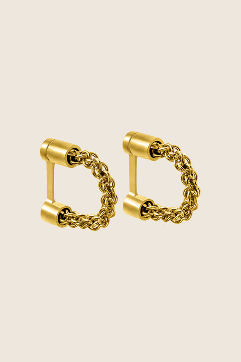UMIAR Jewellery presents elegant cufflinks finished with a chain made of densely woven links. The decorative element measures 45 mm, making them a perfect accessory for men’s, women’s or wedding shirts, adding style and refinement to any formal look. Handcrafted from 925 sterling silver or 24k gold-plated silver. The perfect choice for special occasions!