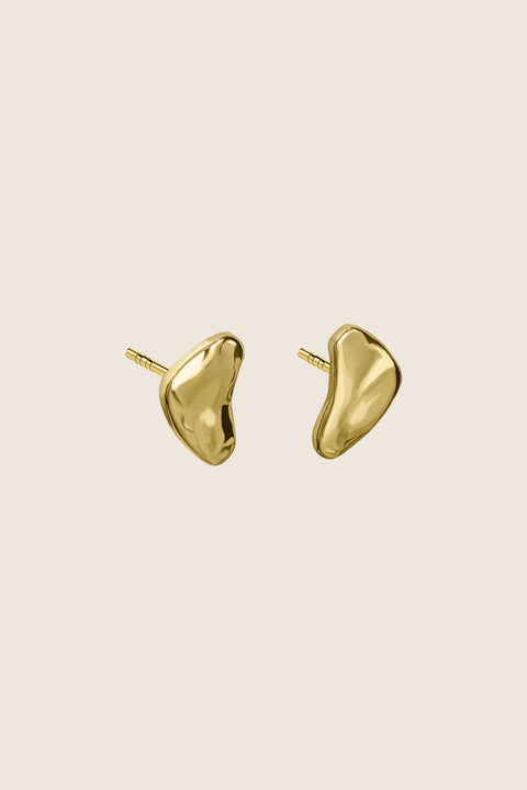 Discover the delicate stud earrings by UMIAR Jewellery, inspired by the topography of the island of Capri. Handcrafted in 925 sterling silver and 24k gold-plated silver, these earrings from the CAPRI collection capture the beauty of this iconic island. Elegance and holiday spirit in one. Add a touch of Capri to your collection with UMIAR Jewellery and enjoy dolce vita every day!