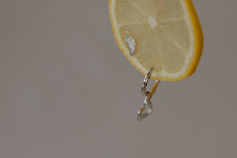 Discover the unique charm of the CAPRI collection by UMIAR Jewellery. These beautiful hoop earrings, crafted from a combination of 925 sterling silver and 24k gold-plated sterling silver, pay homage to the topography of the iconic island of Capri. Their irregular texture, inspired by the island’s contours, subtly reflects the light and adds a touch of brilliance to any look. Step into the world of dolce vita and endless summer with our collection.