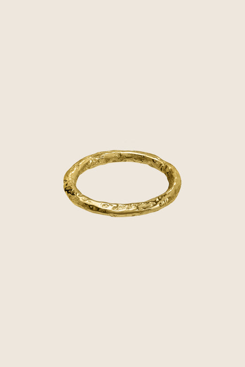 Discover the CAPRI collection ring by UMIAR Jewellery, inspired by the topography of the island of Capri. A simple yet beautiful form, handcrafted in 925 sterling silver and 24k gold-plated silver — perfect for everyday wear. Find harmony in the unique details drawn from this captivating landscape. Explore it now!