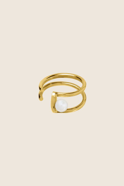 Discover the exceptional ring by UMIAR Jewellery, featuring doubled semicircles that gracefully embrace a natural pearl. Handcrafted in 925 sterling silver and 24k gold-plated silver, it beautifully blends thoughtful design with artisanal craftsmanship, pairing the softness of pearls with the character of silver and gold. Add an elegant touch to your everyday style. Explore now!