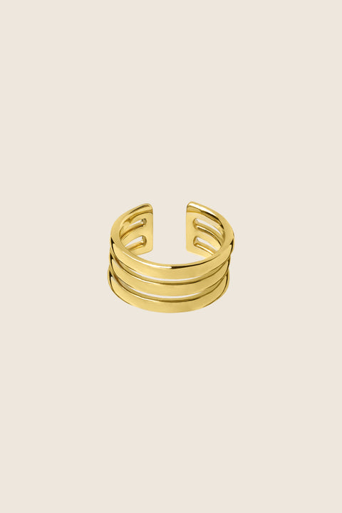 Discover the elegant ring by UMIAR Jewellery, crafted from three interconnected bands in 925 sterling silver and 24k gold-plated silver. Its versatile design allows you to wear it in two ways — with the opening at the front or at the back. Handcrafted with a blend of design and craftsmanship, where inspiration meets creation. Add distinctive character and refined elegance to your jewellery collection. Order now!