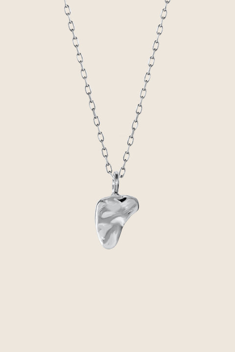 Discover the delicate pendant necklace by UMIAR Jewellery, inspired by the unique topography of Capri. Handcrafted in 925 sterling silver and 24k gold-plated silver, this elegant piece from the CAPRI collection echoes the island’s sculpted landscape and its map-like contours. Add a touch of dolce vita to your everyday style or gift someone timeless elegance. Explore now!