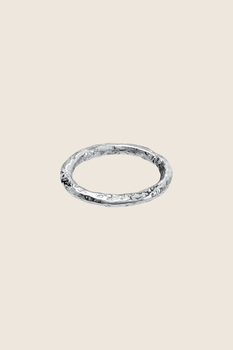 Discover the CAPRI collection ring by UMIAR Jewellery, inspired by the topography of the island of Capri. A simple yet beautiful form, handcrafted in 925 sterling silver and 24k gold-plated silver — perfect for everyday wear. Find harmony in the unique details drawn from this captivating landscape. Explore it now!