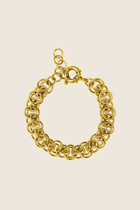 Discover this meticulously hand-woven chain bracelet crafted from delicate links. Made in 925 sterling silver or 24k gold-plated silver. Part of the WIĘZI collection, it draws inspiration from the emotions that connect us — expressed through airy structures and hand-woven chains that symbolize unity, connection and beauty.