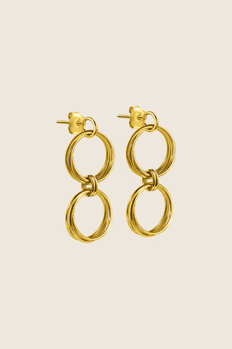 Discover elegant chain-style earrings, hand-woven from delicate links and crafted from premium materials: 925 sterling silver and 24k gold-plated silver. Part of UMIAR Jewellery’s WIĘZI collection — inspired by the desire to create unifying emotions — these earrings are designed for both her and him, celebrating the connections that form something whole and beautiful.