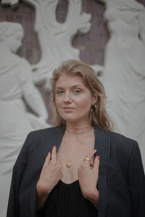 A unique minimalist choker combining two ORA hoops with vertical crossbars. Handcrafted for individuality, this avant-garde design offers modern elegance and architectural form. A refined statement piece that enhances both casual and elevated styling. Discover contemporary minimalism by UMIAR jewelry.