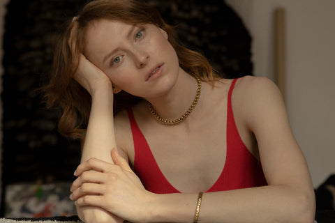 Discover the COMO necklace from UMIAR Jewellery — a hand-woven chain made from hundreds of delicate links. Entirely crafted by hand in 925 sterling silver or 24k gold-plated silver, it reflects our passion and precision in every detail. Part of the WIĘZI collection, it symbolises connection, unity and the beauty of traditional craftsmanship.