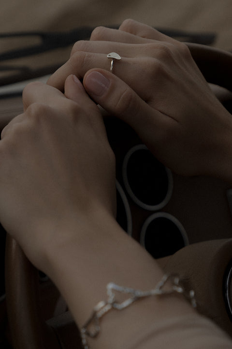 Discover the delicate ring by UMIAR Jewellery, inspired by the topography of Monte Solaro on Capri. Handcrafted in 925 sterling silver and 24k gold-plated silver, it is set with a 0.007 ct diamond. The CAPRI collection reflects the island’s sculpted landscape and mountain contours. Add a touch of dolce vita to your look. Explore now!