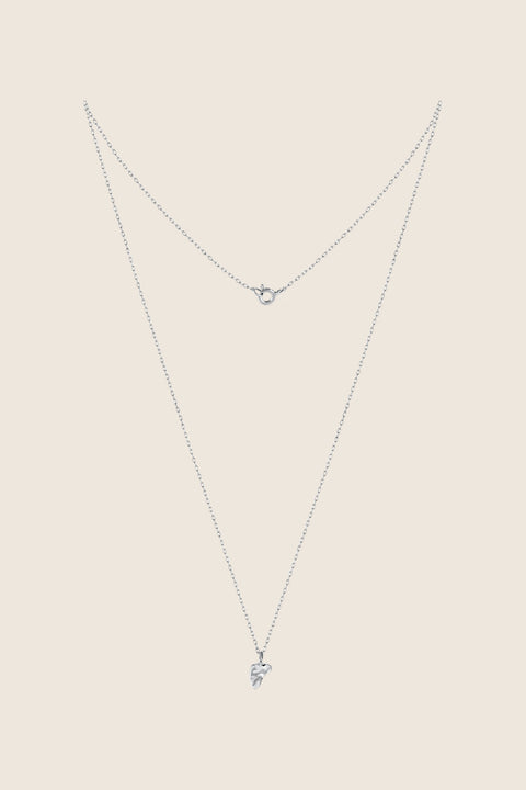 Discover the delicate pendant necklace by UMIAR Jewellery, inspired by the unique topography of Capri. Handcrafted in 925 sterling silver and 24k gold-plated silver, this elegant piece from the CAPRI collection echoes the island’s sculpted landscape and its map-like contours. Add a touch of dolce vita to your everyday style or gift someone timeless elegance. Explore now!