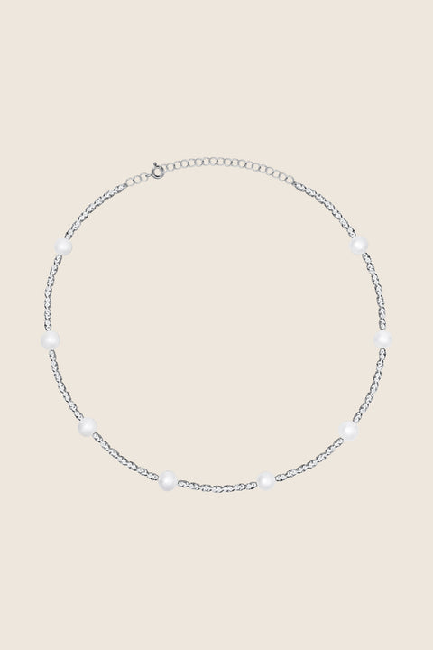 Discover the extraordinary necklace by UMIAR Jewellery, combining irregularly textured silver beads with delicate natural pearls. This piece radiates elegance and distinctive style, beautifully highlighting your personal character. Available in two versions: 925 sterling silver and 24k gold-plated 925 silver. Treat yourself to a touch of luxury — a unique addition to your jewellery collection. Shop now!
