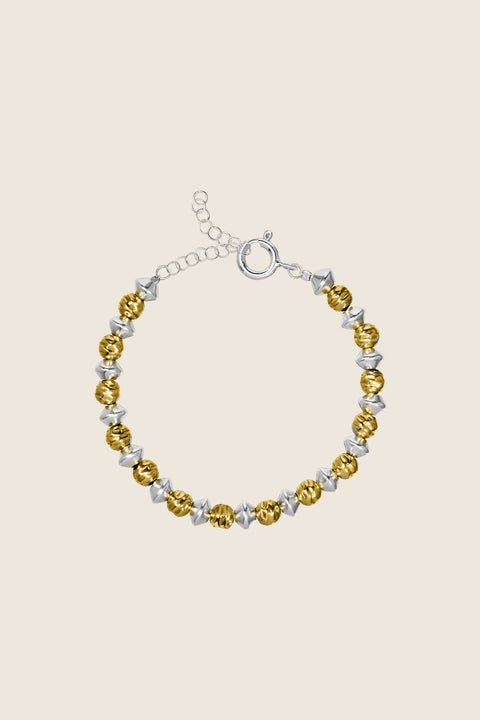 Discover the distinctive PARS bracelet from UMIAR Jewellery, blending the elegance of gold and silver. Crafted from alternating 925 silver beads — smooth discs and irregular spherical forms — with selected elements plated in 24k gold. Part of the MÉLANGÉ collection, it merges the lightness of beaded jewellery with the sophistication of pearls, gold and silver, achieving perfect harmony between all elements — simply, umiar.