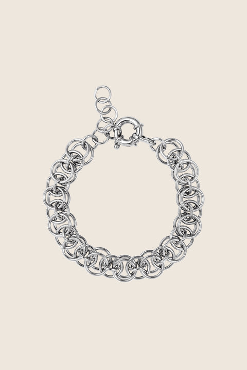 Discover this meticulously hand-woven chain bracelet crafted from delicate links. Made in 925 sterling silver or 24k gold-plated silver. Part of the WIĘZI collection, it draws inspiration from the emotions that connect us — expressed through airy structures and hand-woven chains that symbolize unity, connection and beauty.