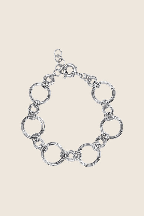 Discover a meticulously hand-woven chain bracelet crafted from delicate links. Made from 925 sterling silver or 24k gold-plated silver. This piece comes from the WIĘZI collection, inspired by the idea of creating unifying emotions through airy structures and hand-woven chains that symbolize connection and beauty.