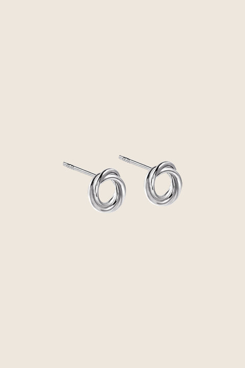 Discover the small, delicate stud earrings shaped as a rosette woven from tiny links, handcrafted from premium materials: 925 sterling silver and 24k gold-plated silver. Part of UMIAR Jewellery’s WIĘZI collection — inspired by the desire to create unifying emotions — these earrings are designed for both her and him, celebrating the connections that form something whole and beautiful.