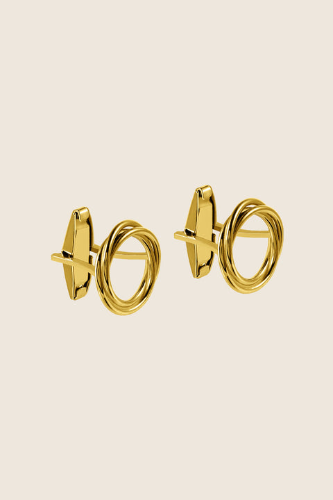 UMIAR Jewellery presents elegant cufflinks featuring intricately woven links with a 15 mm decorative element. A timeless accessory for men’s, women’s and wedding shirts, adding sophistication and refined style to any formal outfit. Handcrafted in 925 sterling silver or 24k gold-plated silver. Perfect for special occasions!