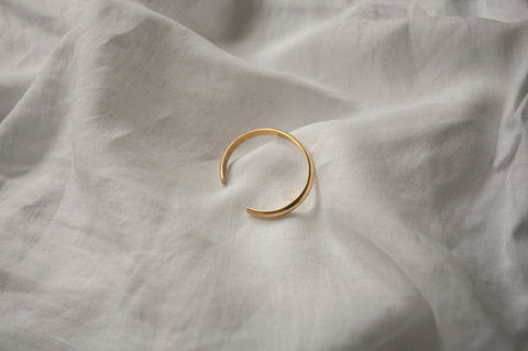 A minimalist bracelet crafted from a rigid silver tube with a distinctive semi-circular cross-section. Clean, elegant, and architectural, it offers a refined statement that complements both everyday and elevated styling. Discover timeless simplicity and modern form by UMIAR jewelry.