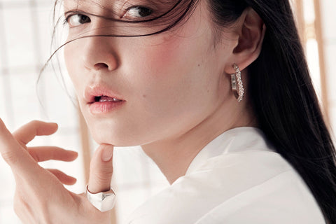 Large hoop earrings inspired by the sculptural surface of the moon, featuring a speckled, textured silver finish. With a 30 mm diameter, their irregular granulated structure reflects light beautifully, creating a bold yet elegant statement for evening wear. Discover expressive design by UMIAR jewelry.