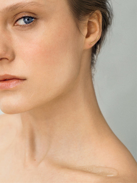 Lightweight, monolithic threader earrings made from fine wire—one of UMIAR’s first and most iconic designs. Minimalist, comfortable, and timeless, they reflect the essence of modern simplicity. Easy to wear and perfect as a thoughtful gift. Discover enduring minimalism by UMIAR jewelry.